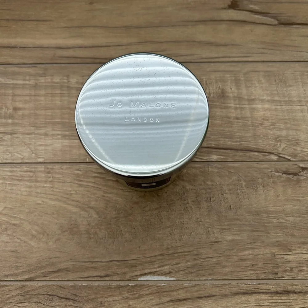 Jo Malone Cream Candle with Silver Lid - Picture 4 of 6